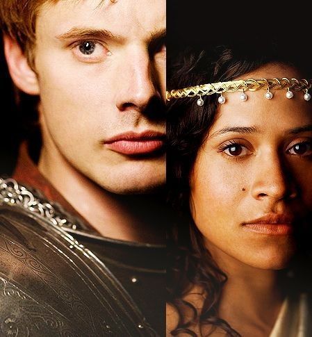 Bradley James et Angel Coulby ensemble Right or Wrong 